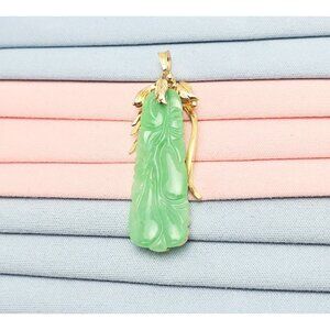 Beautiful 14K Solid Yellow Gold Green Jadeite Jade Carved Floral Charm Pendant